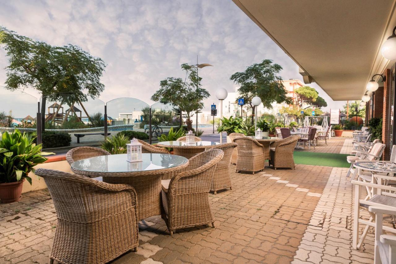 Ambasciatori Hotel - Beach Front -Breakfast Xxl & Brunch Until 12 30Pm Misano Adriatico Extérieur photo